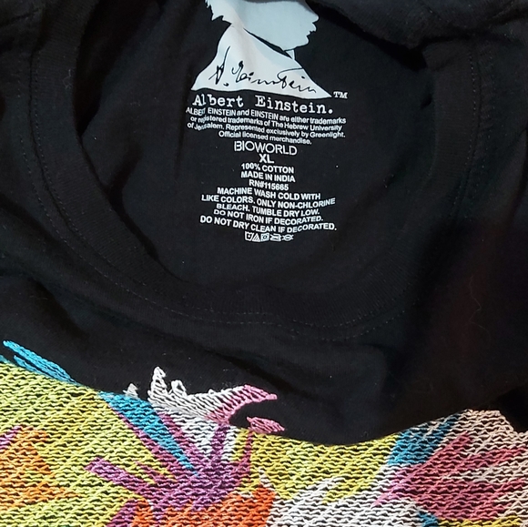 Albert Einstein x Bioworld shirt - Picture 3 of 3